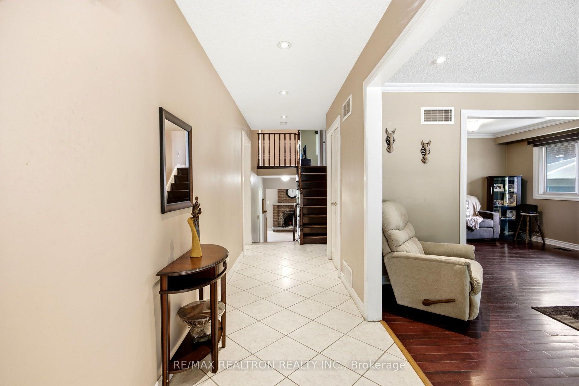 Photo 3 of 1199 Melton Drive, Mississauga, Lakeview — HOMEH