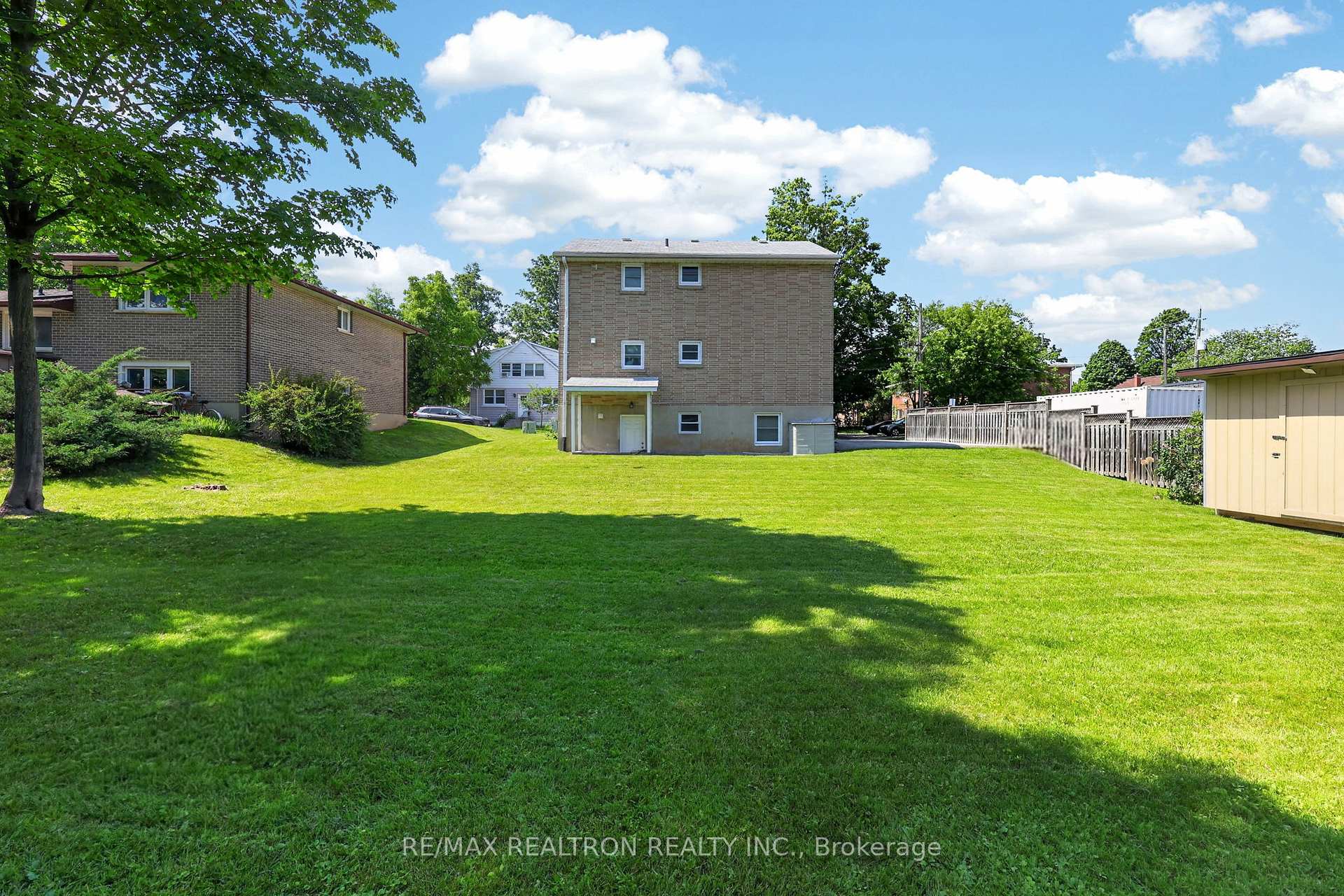 Photo 5 of 3 East Street, Barrie, Wellington — HOMEH