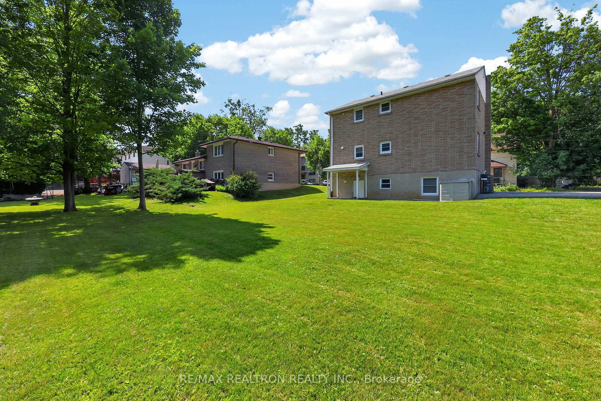 Photo 6 of 3 East Street, Barrie, Wellington — HOMEH