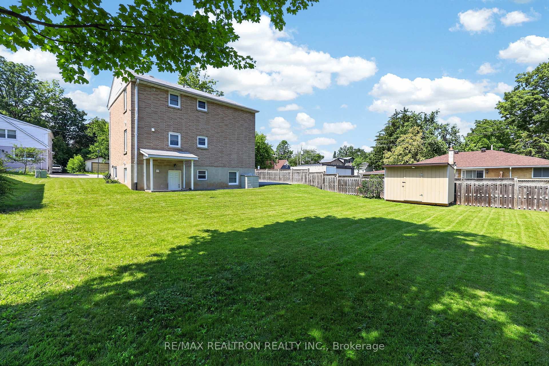 Photo 7 of 3 East Street, Barrie, Wellington — HOMEH