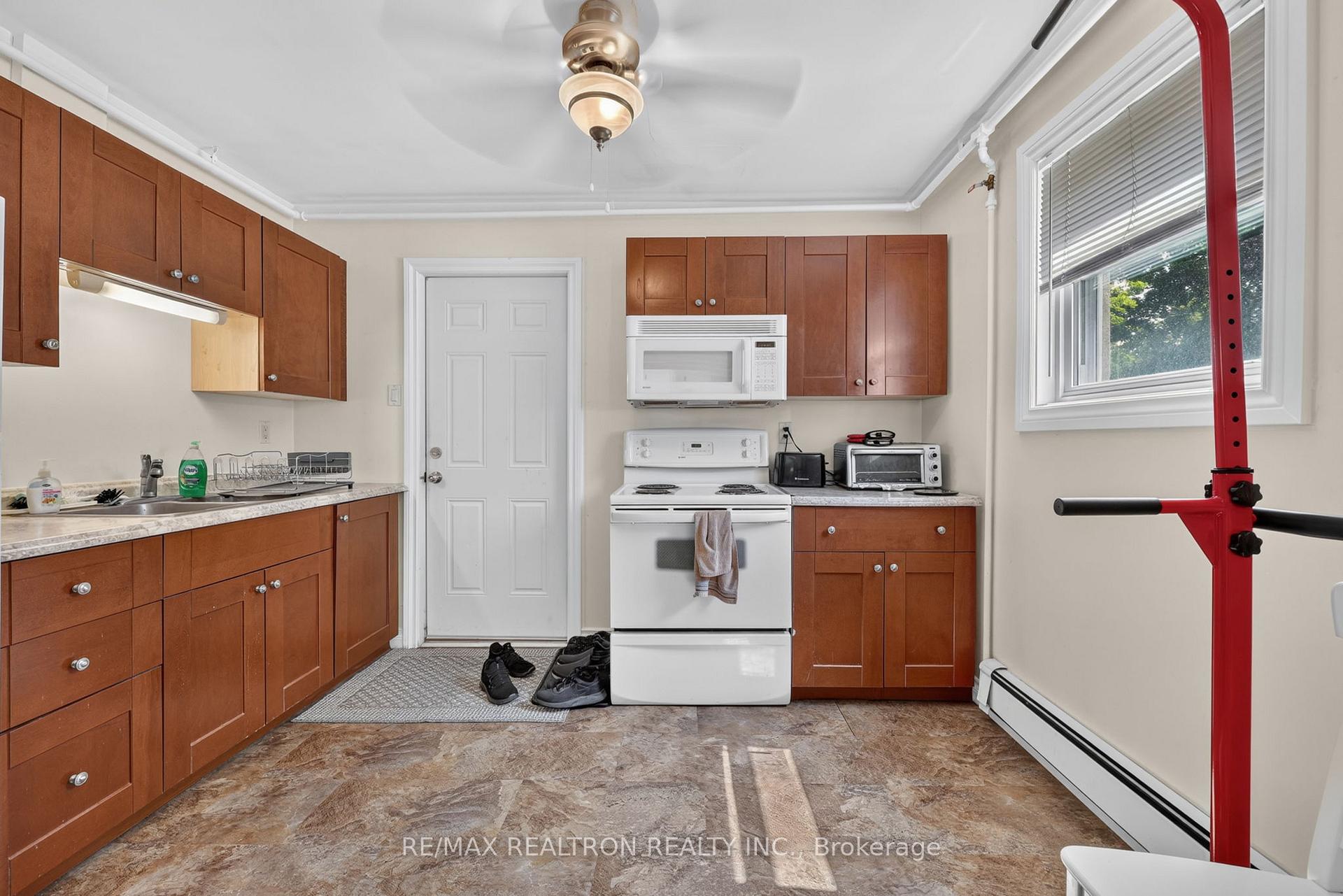 Photo 10 of 3 East Street, Barrie, Wellington — HOMEH