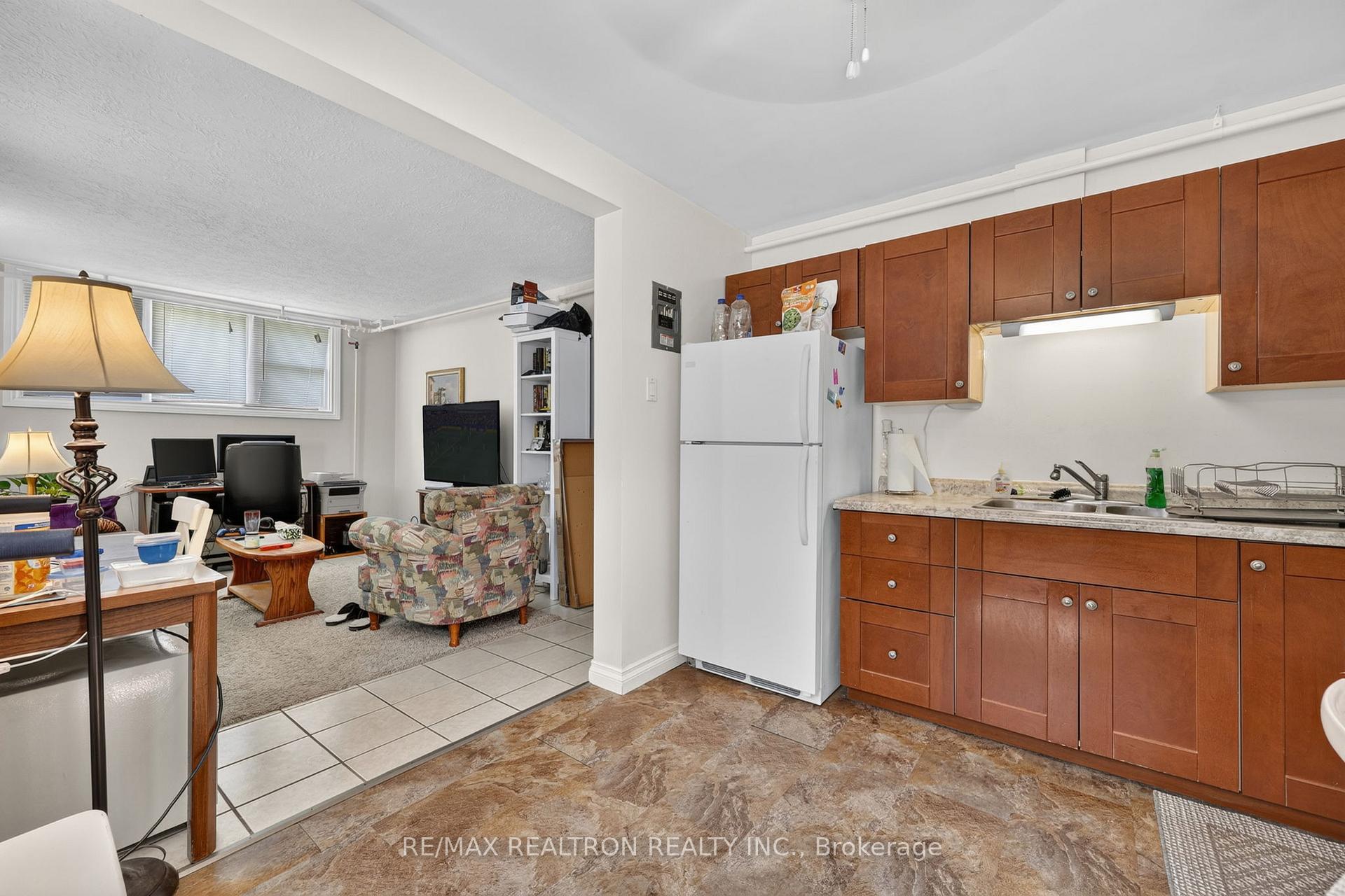 Photo 11 of 3 East Street, Barrie, Wellington — HOMEH