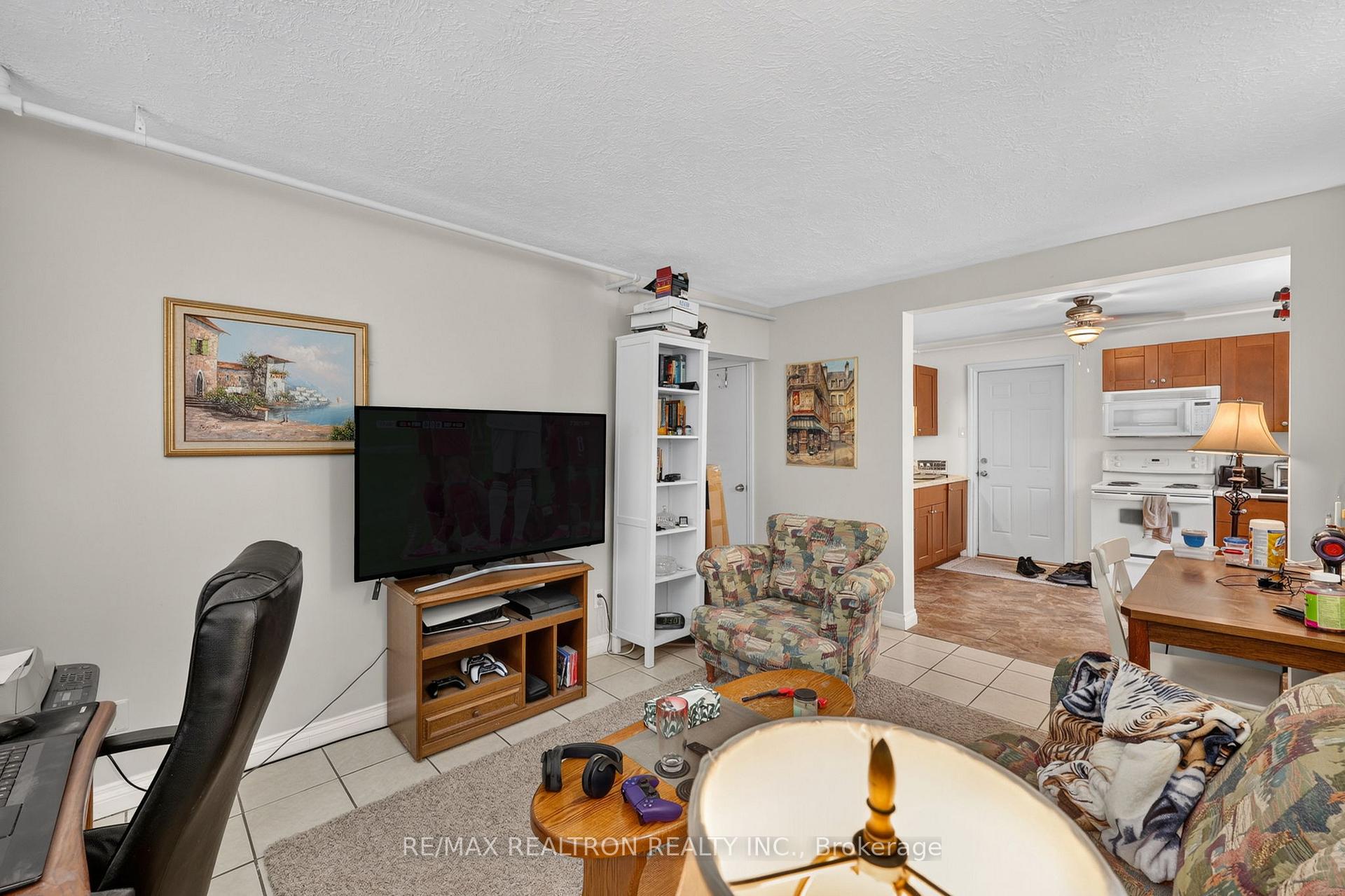 Photo 13 of 3 East Street, Barrie, Wellington — HOMEH