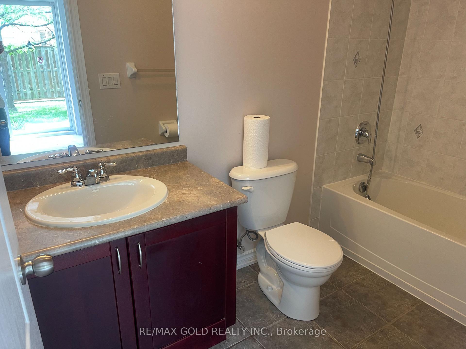 Photo 13 of 6 Cailiff Street, Brampton, Bram West — HOMEH