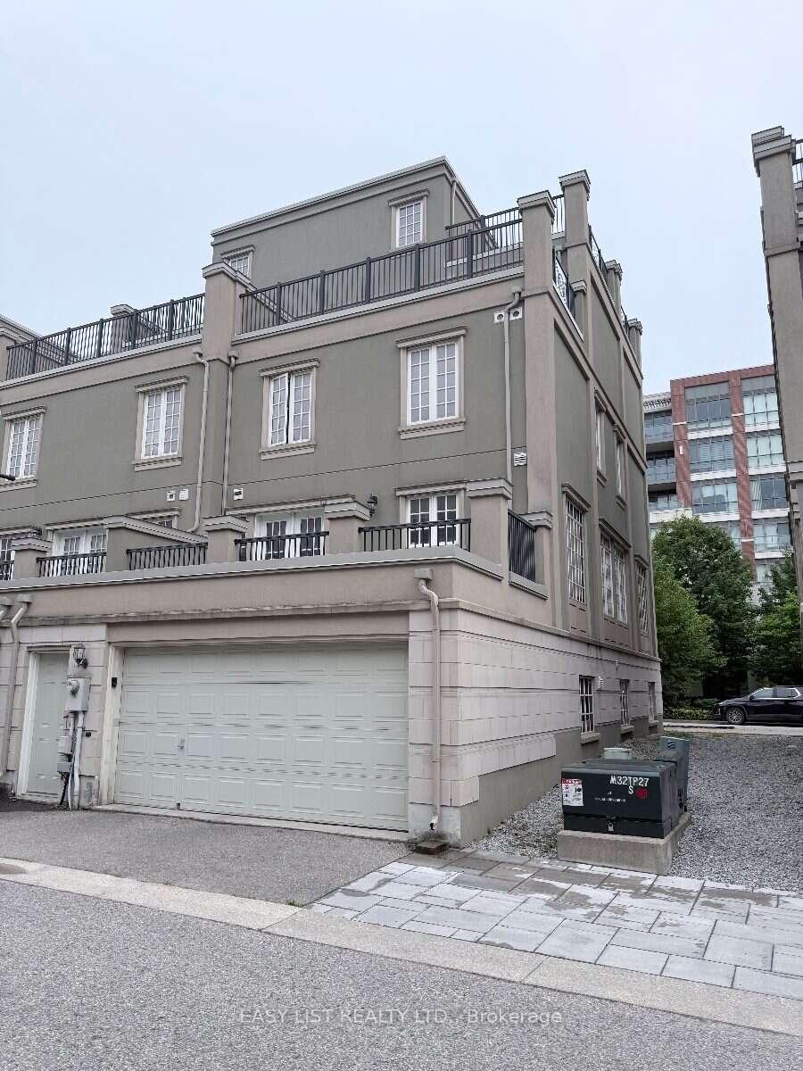 Photo 2 of 28 Upper Duke Crescent, Markham, Unionville — HOMEH
