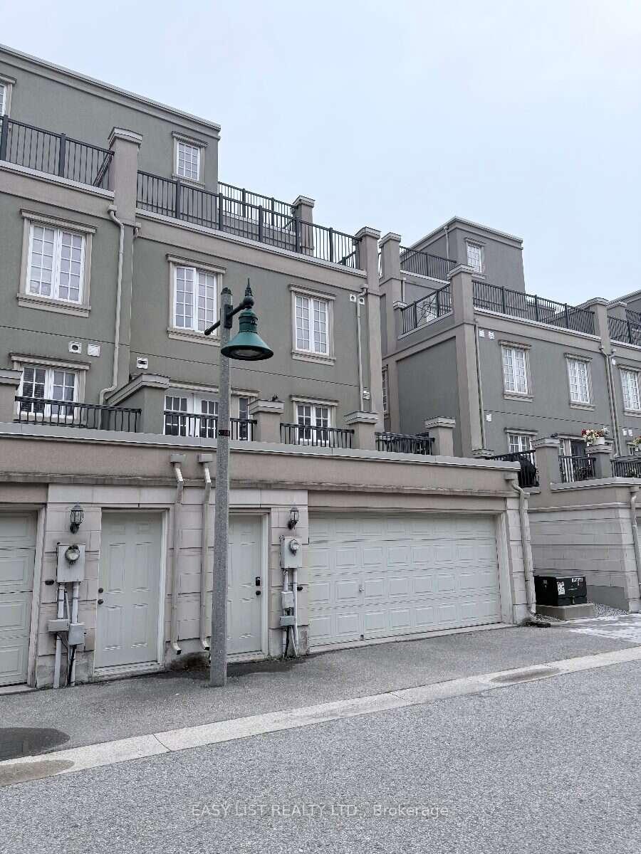 Photo 3 of 28 Upper Duke Crescent, Markham, Unionville — HOMEH