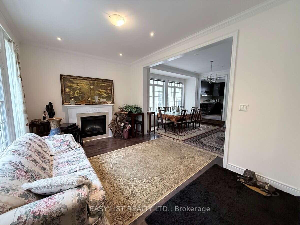 Photo 4 of 28 Upper Duke Crescent, Markham, Unionville — HOMEH
