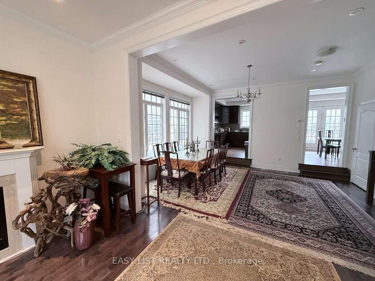 Photo 5 of 28 Upper Duke Crescent, Markham, Unionville — HOMEH