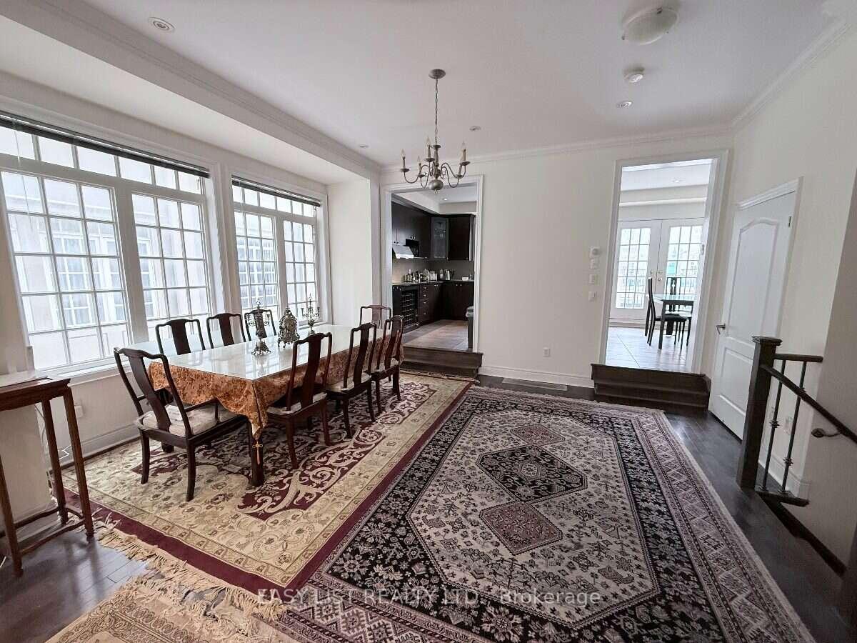 Photo 6 of 28 Upper Duke Crescent, Markham, Unionville — HOMEH