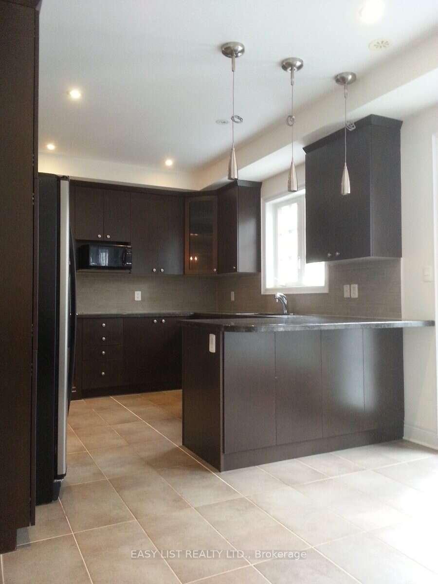 Photo 8 of 28 Upper Duke Crescent, Markham, Unionville — HOMEH