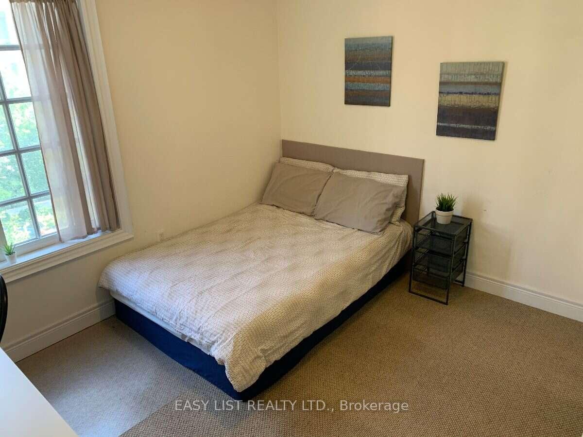 Photo 10 of 28 Upper Duke Crescent, Markham, Unionville — HOMEH