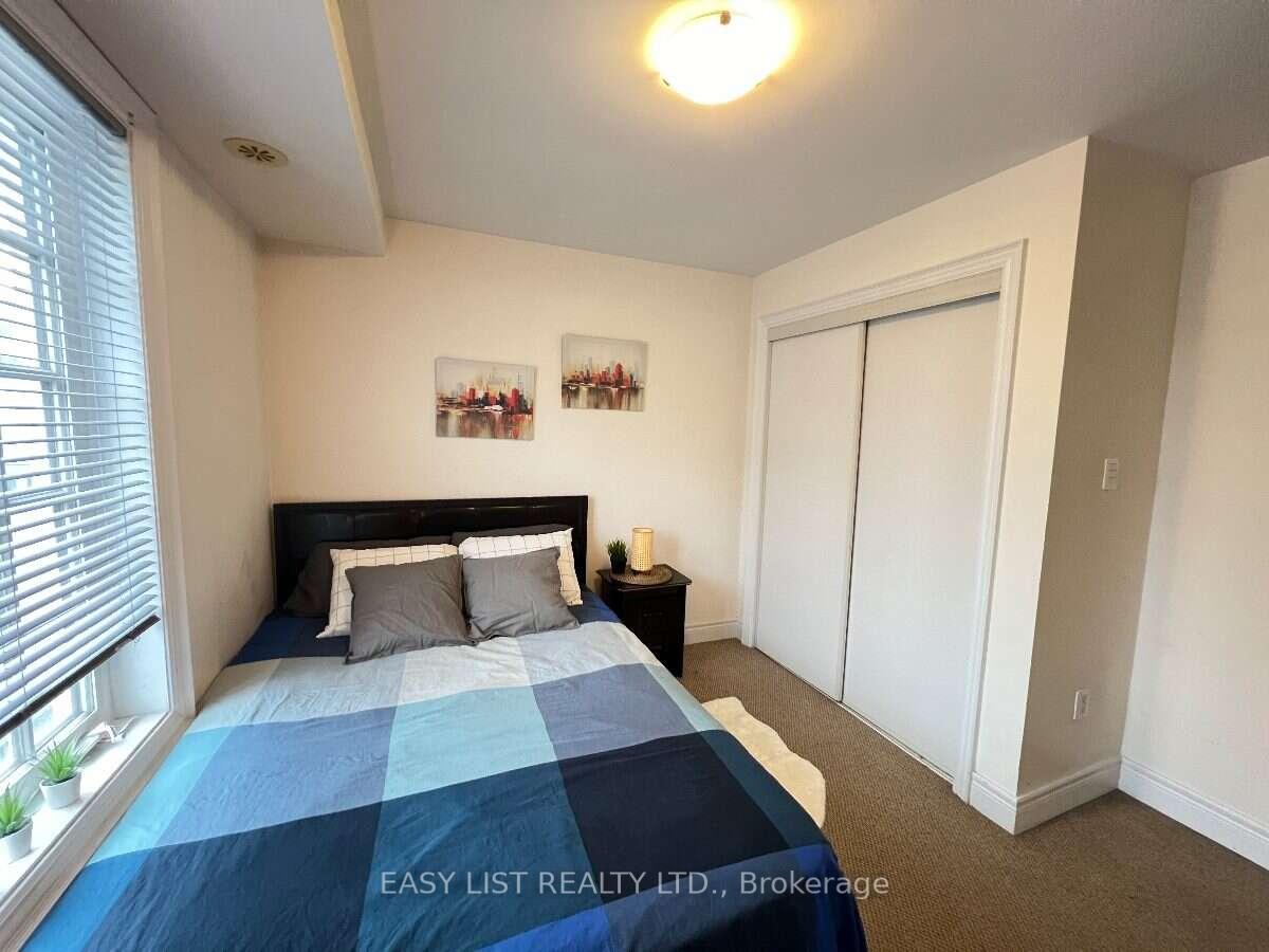Photo 13 of 28 Upper Duke Crescent, Markham, Unionville — HOMEH