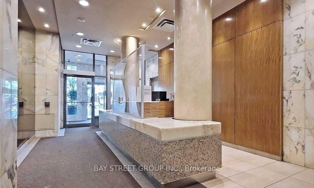 Photo 2 of Unit 801, 736 Spadina Avenue, Toronto, University — HOMEH