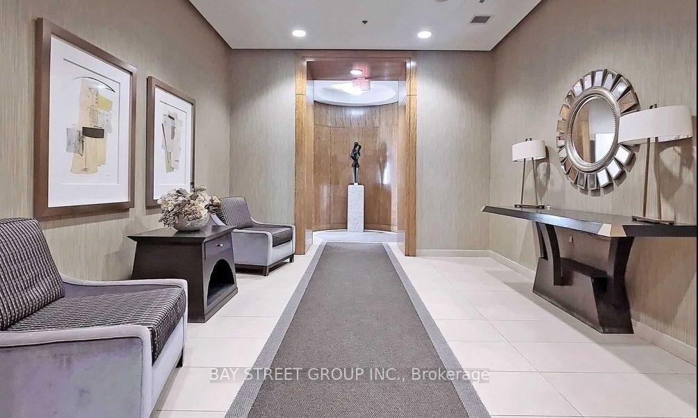 Photo 3 of Unit 801, 736 Spadina Avenue, Toronto, University — HOMEH