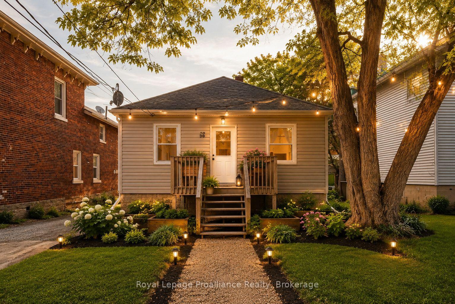 Photo 2 of 38 Oak Street, Belleville, Belleville Ward — HOMEH