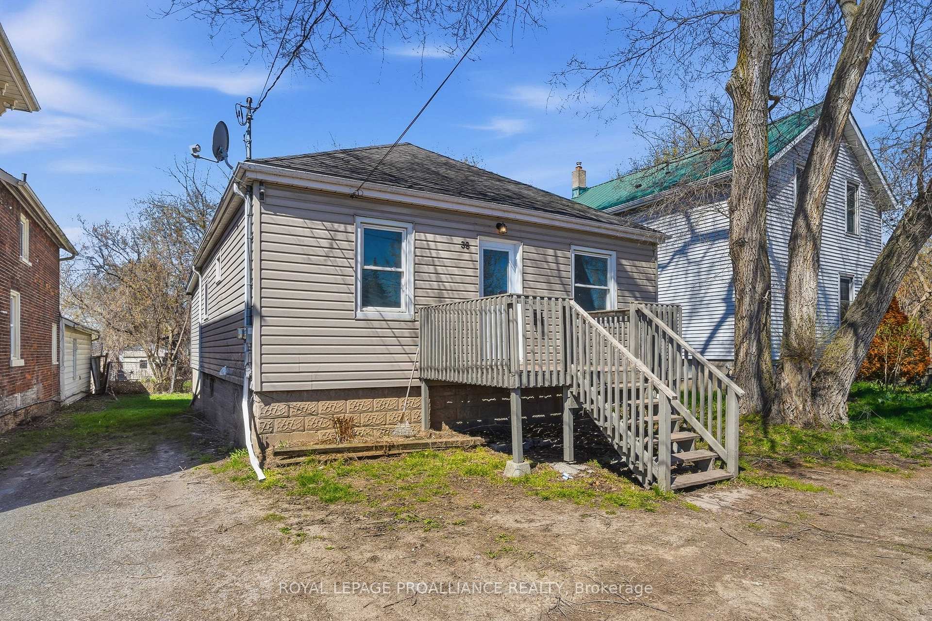 Photo 3 of 38 Oak Street, Belleville, Belleville Ward — HOMEH