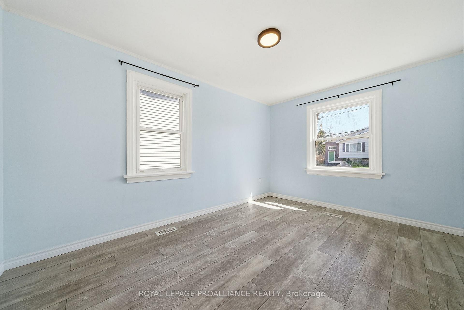 Photo 9 of 38 Oak Street, Belleville, Belleville Ward — HOMEH