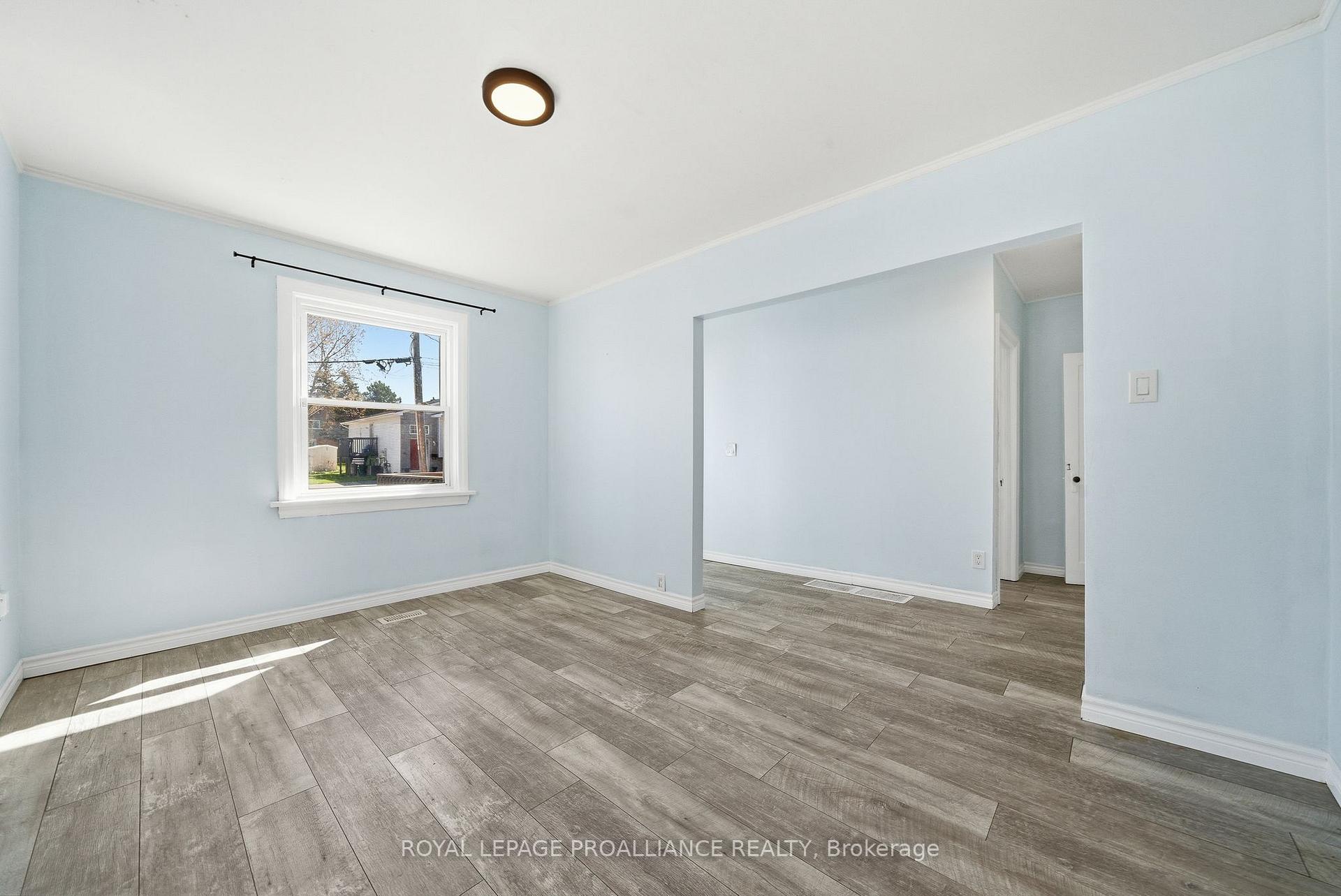Photo 11 of 38 Oak Street, Belleville, Belleville Ward — HOMEH