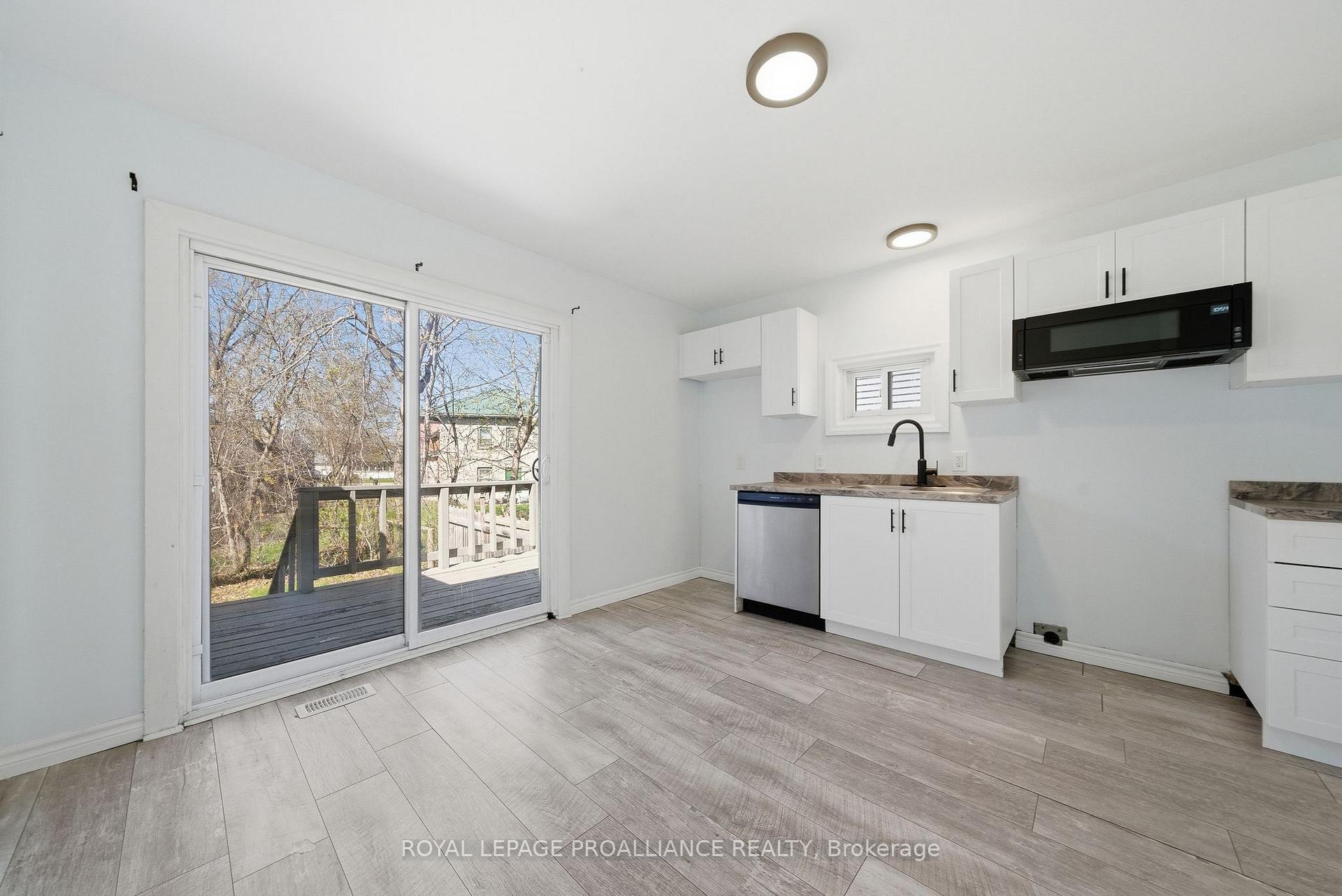 Photo 13 of 38 Oak Street, Belleville, Belleville Ward — HOMEH