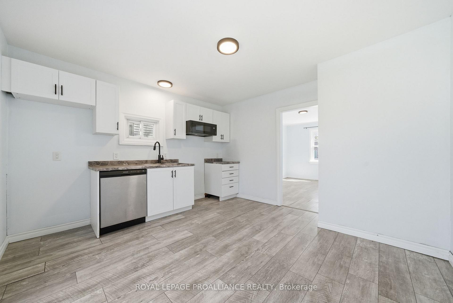 Photo 14 of 38 Oak Street, Belleville, Belleville Ward — HOMEH