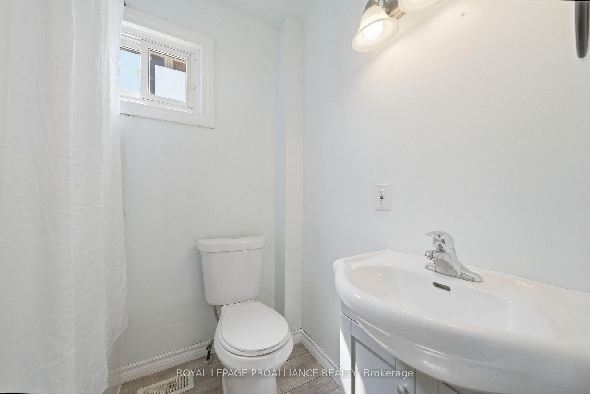Photo 22 of 38 Oak Street, Belleville, Belleville Ward — HOMEH