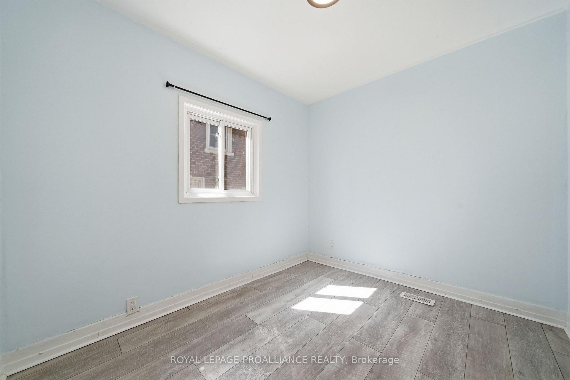 Photo 23 of 38 Oak Street, Belleville, Belleville Ward — HOMEH