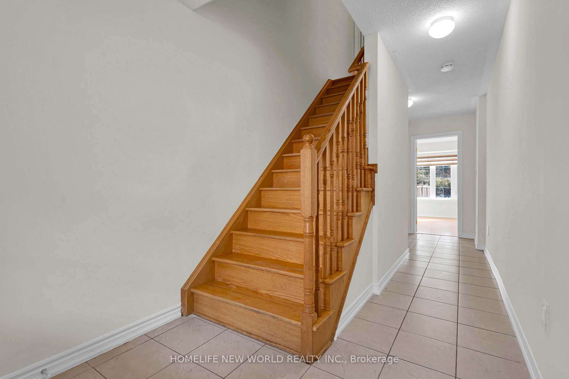 Photo 3 of 8 Shiff Crescent, Brampton, Heart Lake East — HOMEH