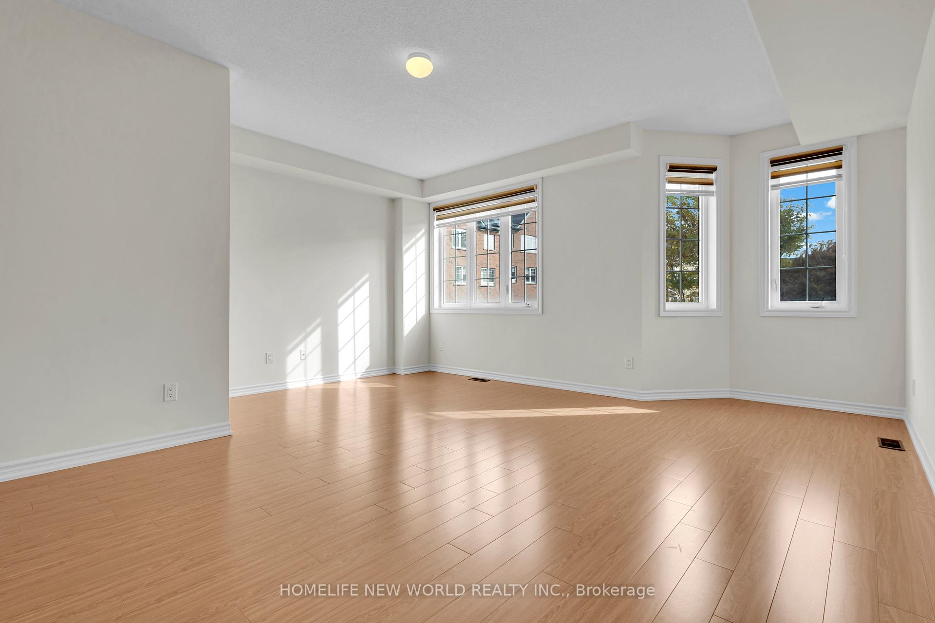 Photo 9 of 8 Shiff Crescent, Brampton, Heart Lake East — HOMEH