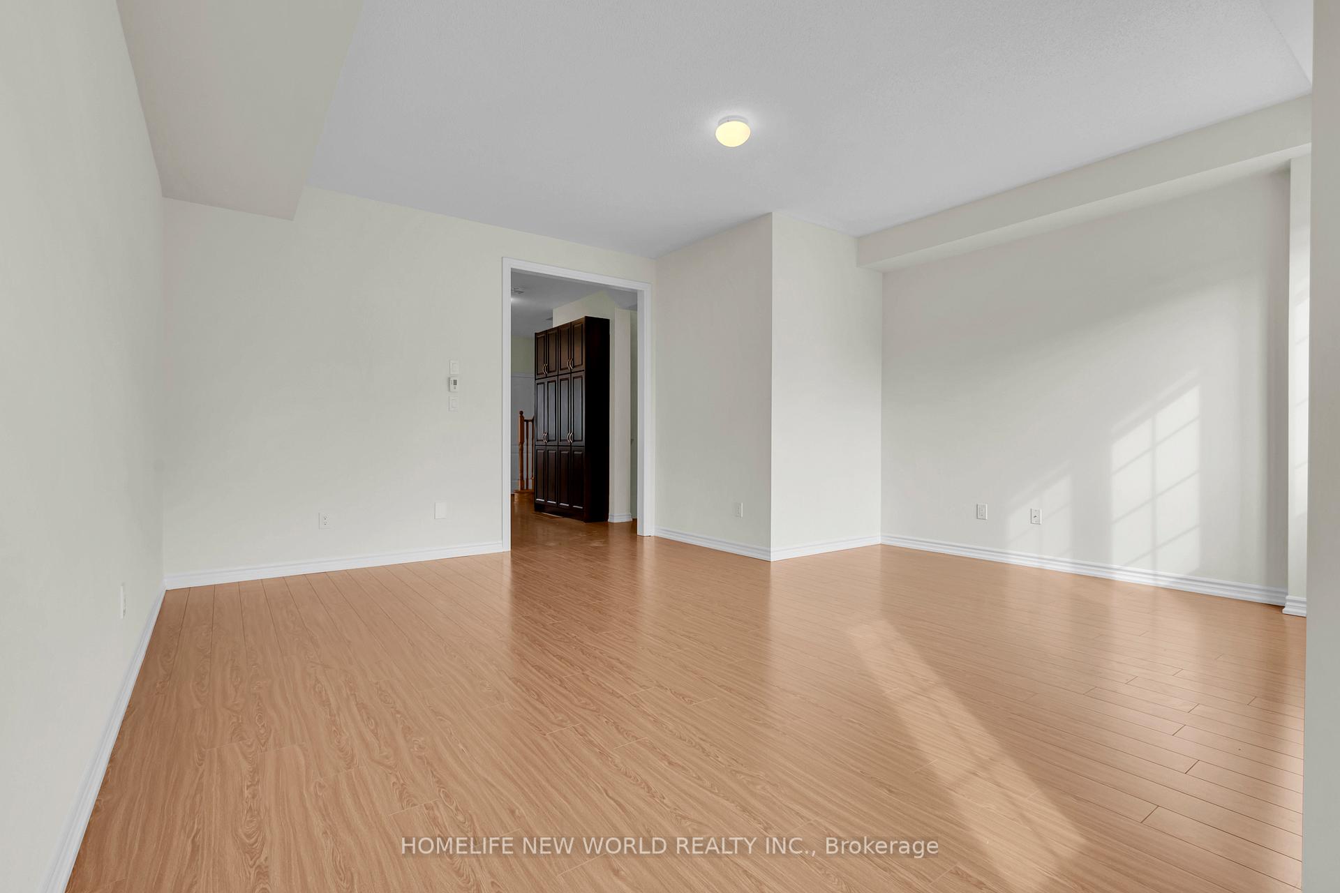 Photo 10 of 8 Shiff Crescent, Brampton, Heart Lake East — HOMEH
