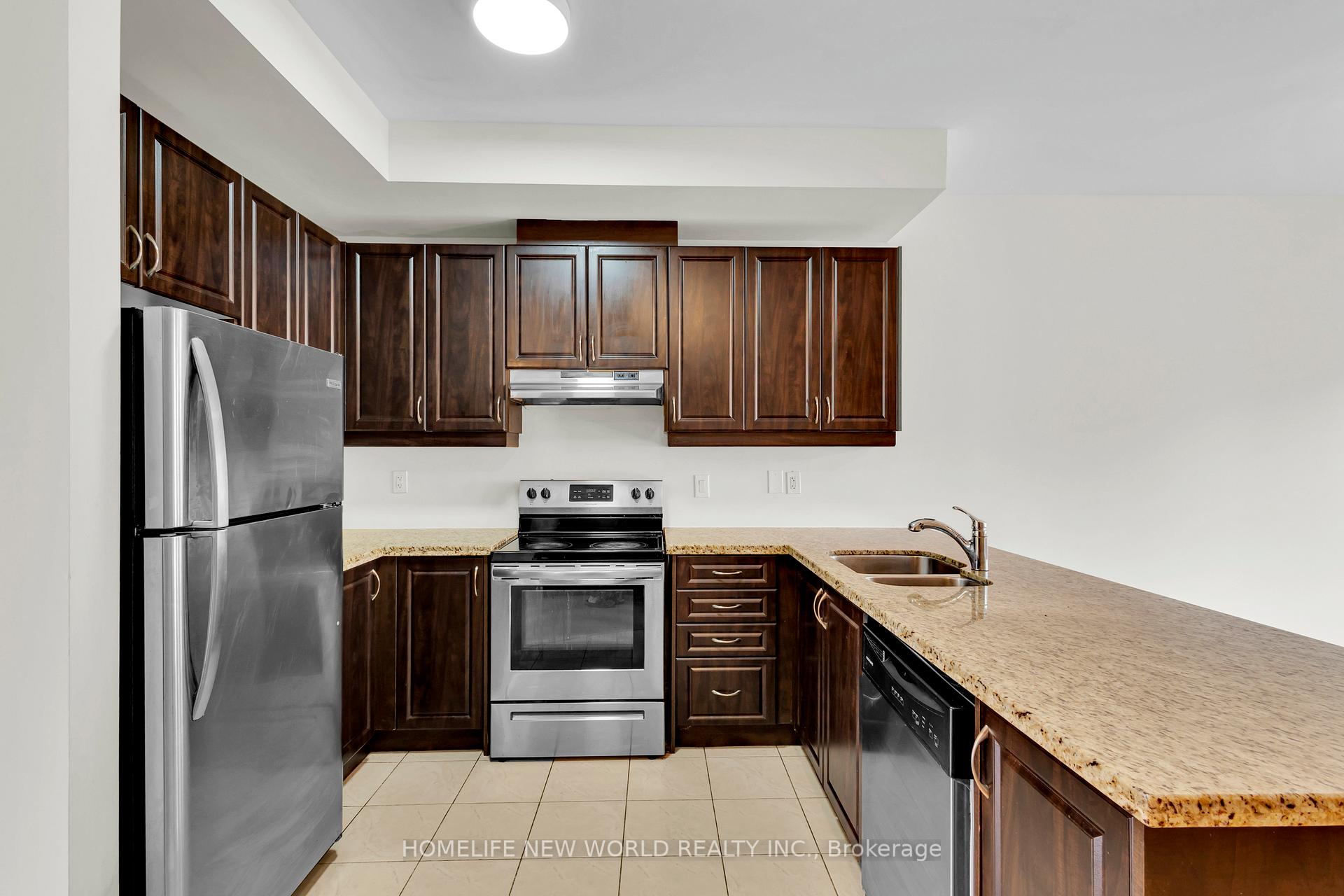 Photo 12 of 8 Shiff Crescent, Brampton, Heart Lake East — HOMEH