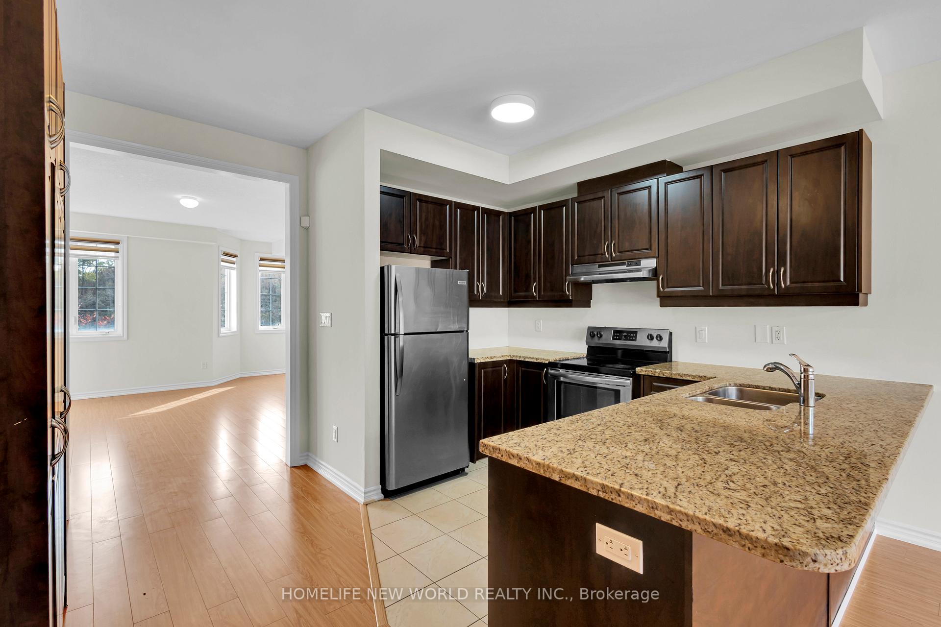 Photo 13 of 8 Shiff Crescent, Brampton, Heart Lake East — HOMEH
