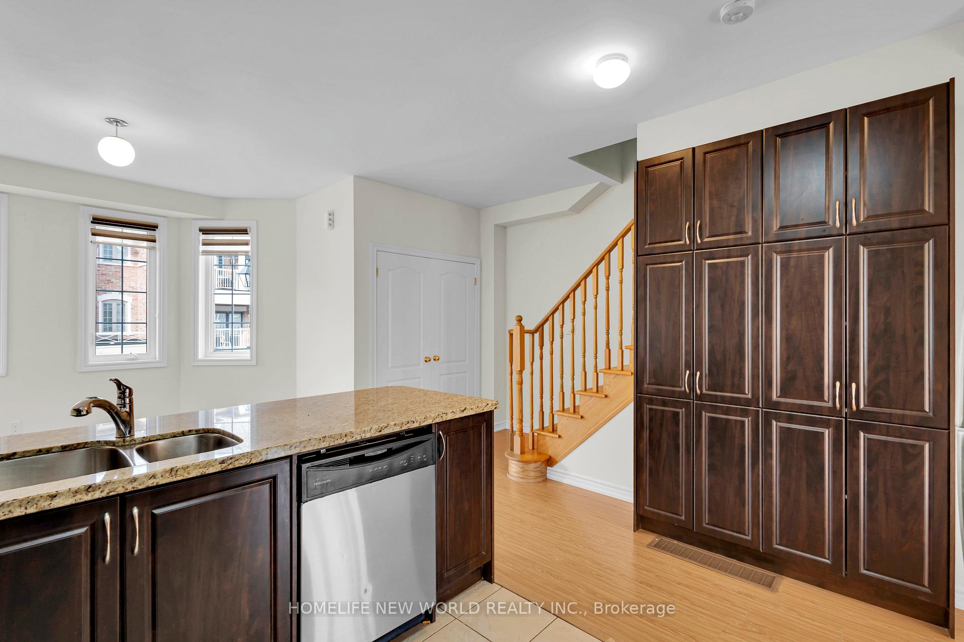 Photo 14 of 8 Shiff Crescent, Brampton, Heart Lake East — HOMEH