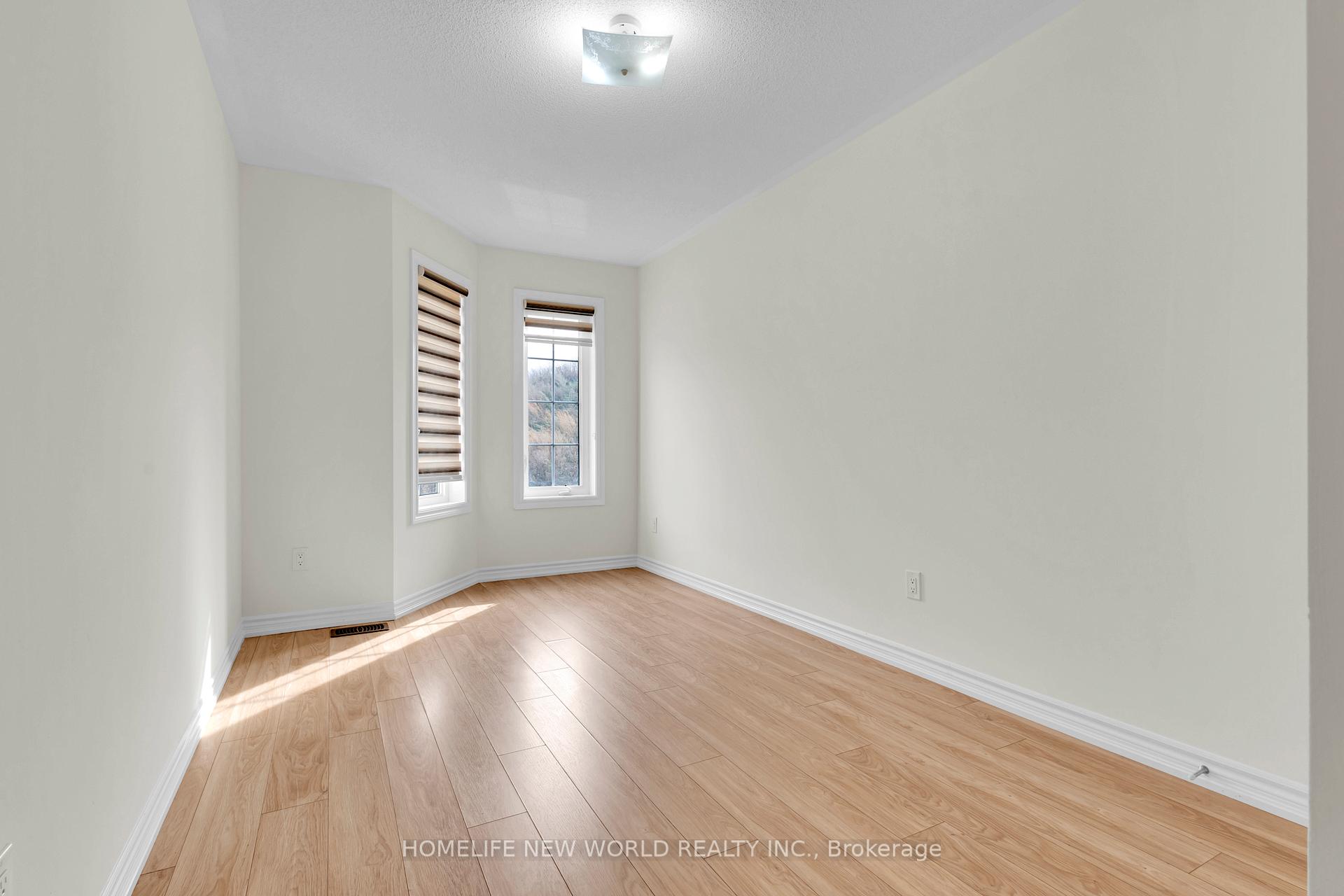 Photo 24 of 8 Shiff Crescent, Brampton, Heart Lake East — HOMEH