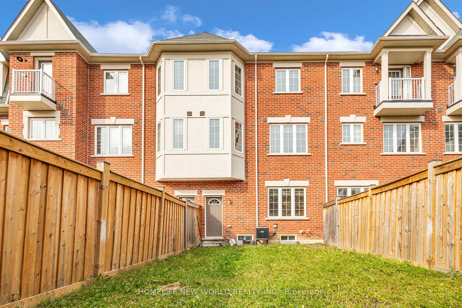Photo 25 of 8 Shiff Crescent, Brampton, Heart Lake East — HOMEH