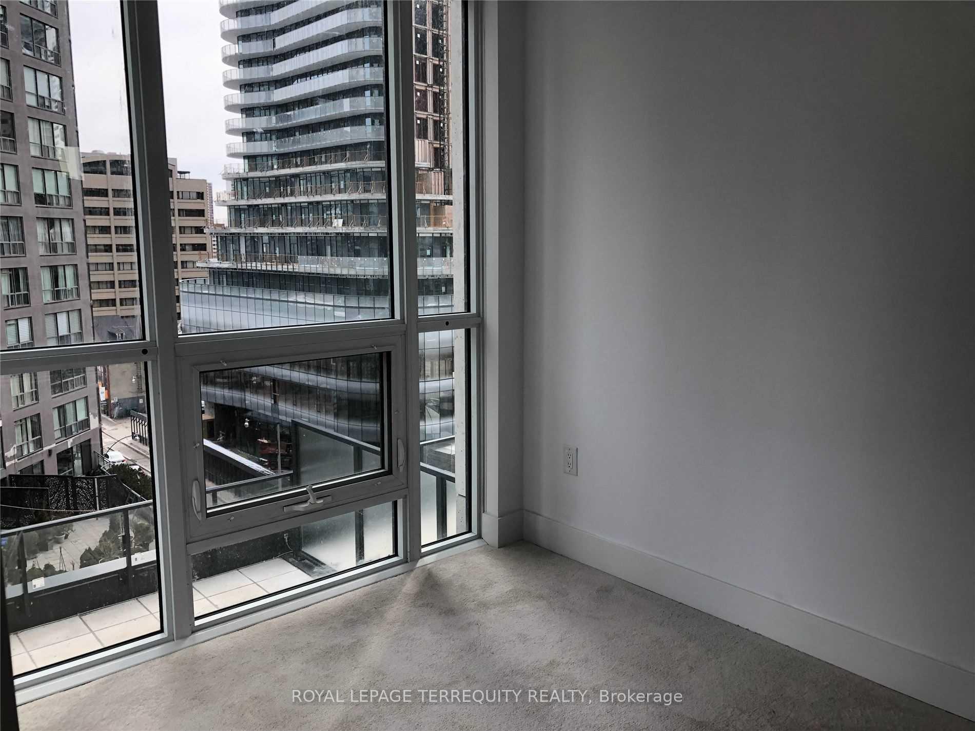 Photo 3 of Unit 803, 955 Bay Street, Toronto, Bay Street Corridor — HOMEH