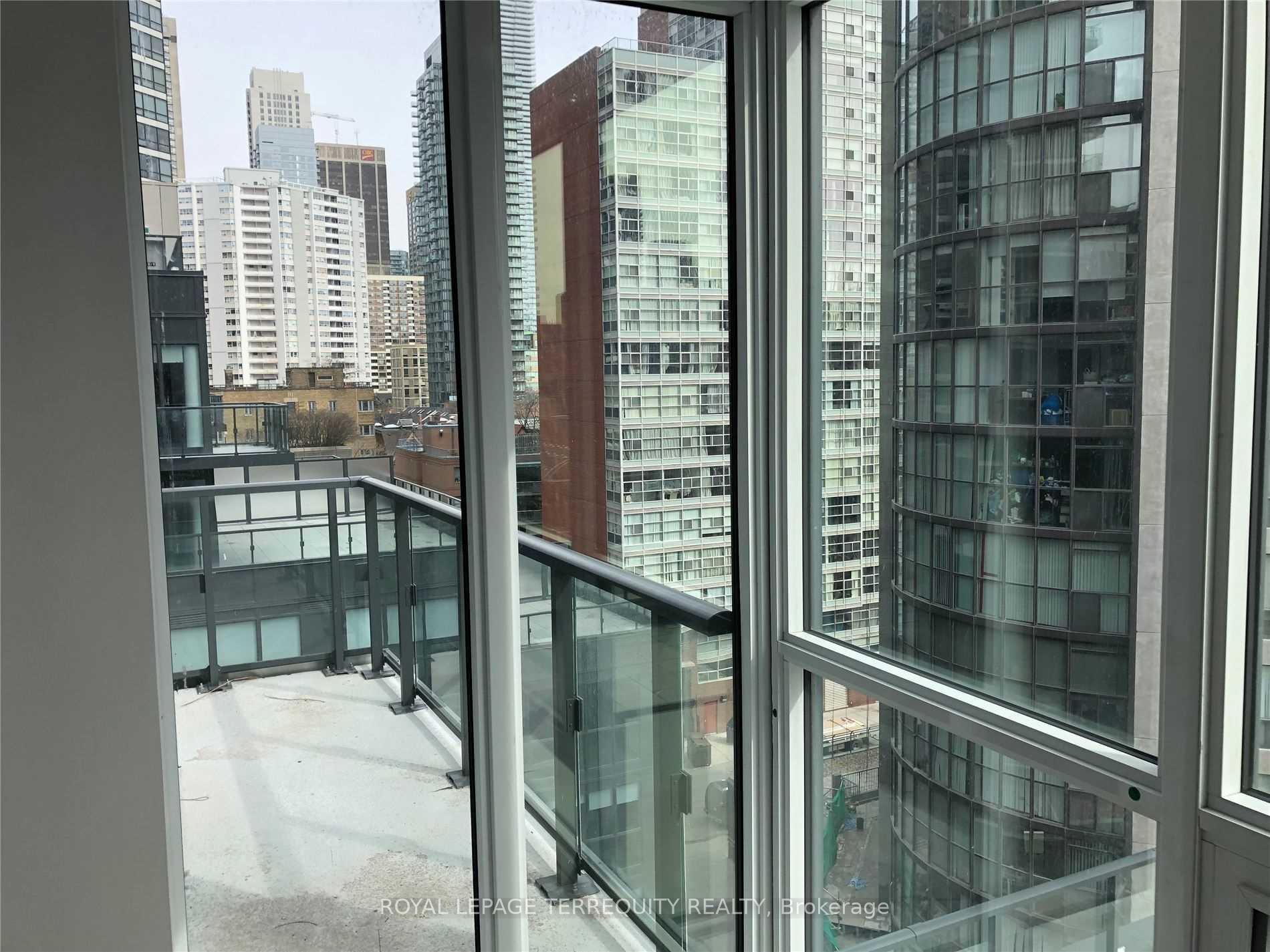 Photo 4 of Unit 803, 955 Bay Street, Toronto, Bay Street Corridor — HOMEH