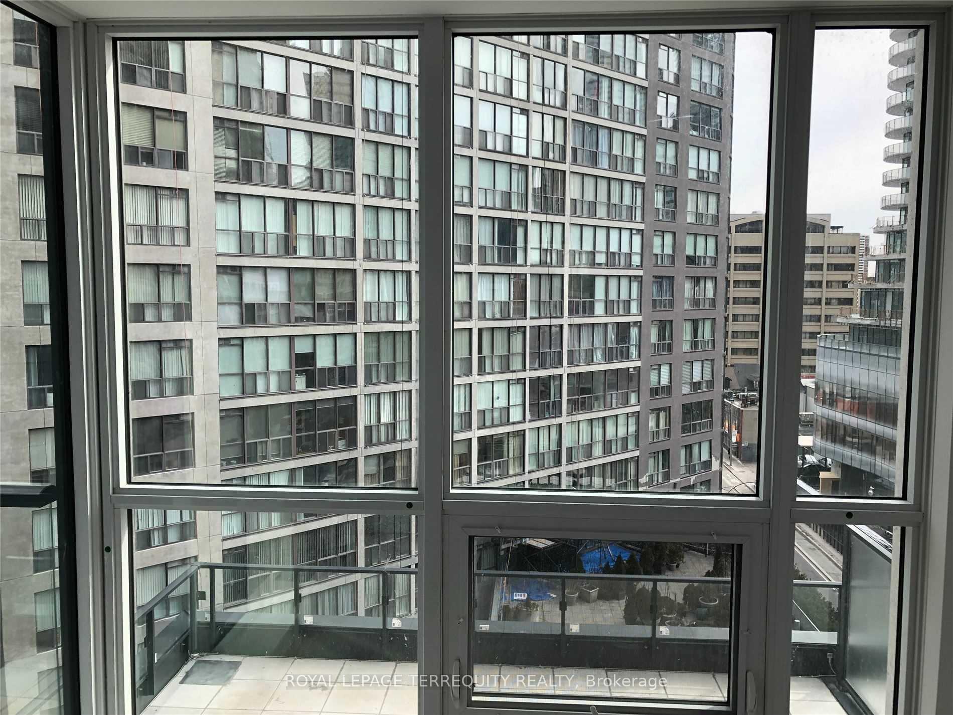 Photo 5 of Unit 803, 955 Bay Street, Toronto, Bay Street Corridor — HOMEH
