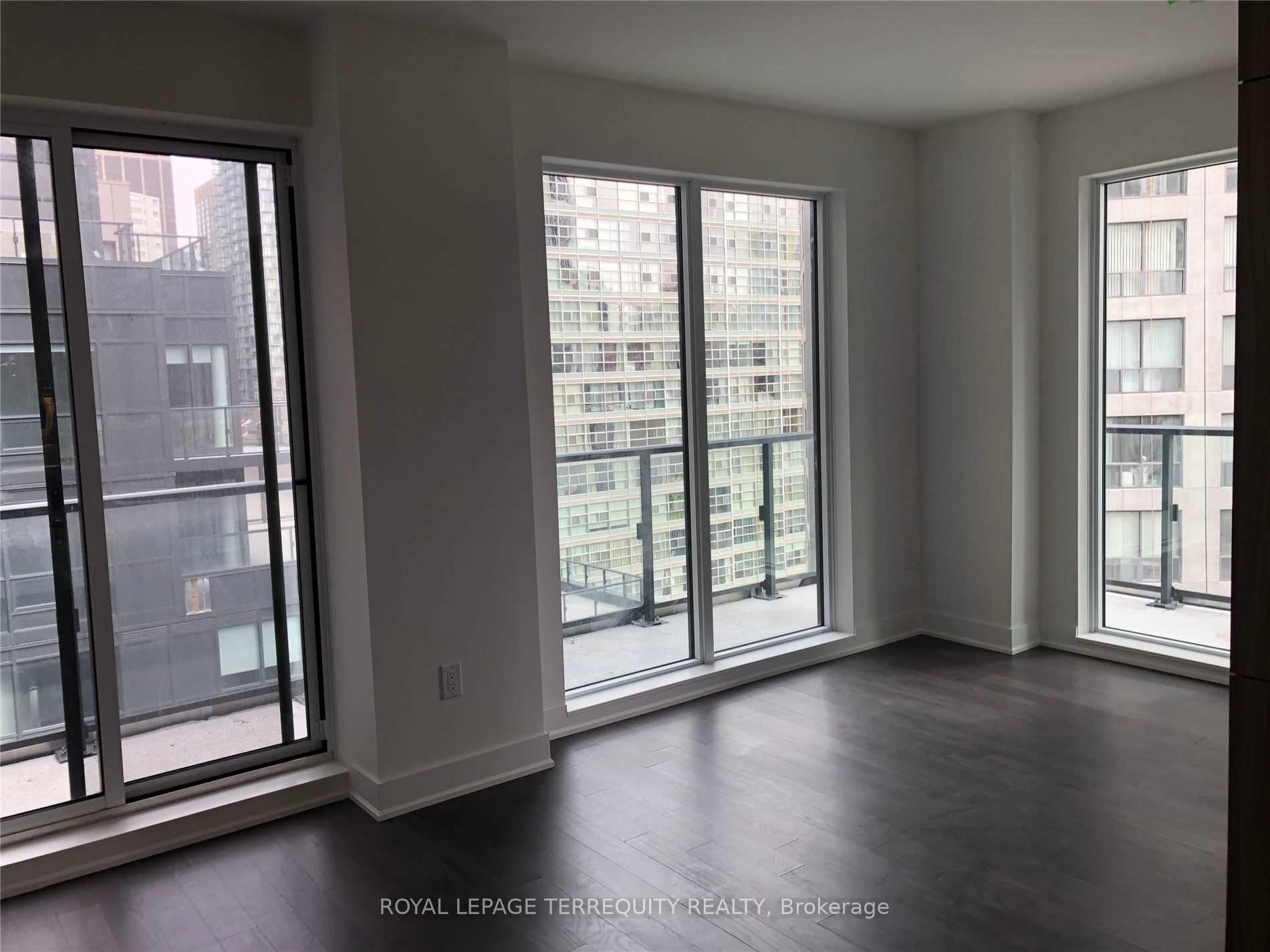 Photo 9 of Unit 803, 955 Bay Street, Toronto, Bay Street Corridor — HOMEH