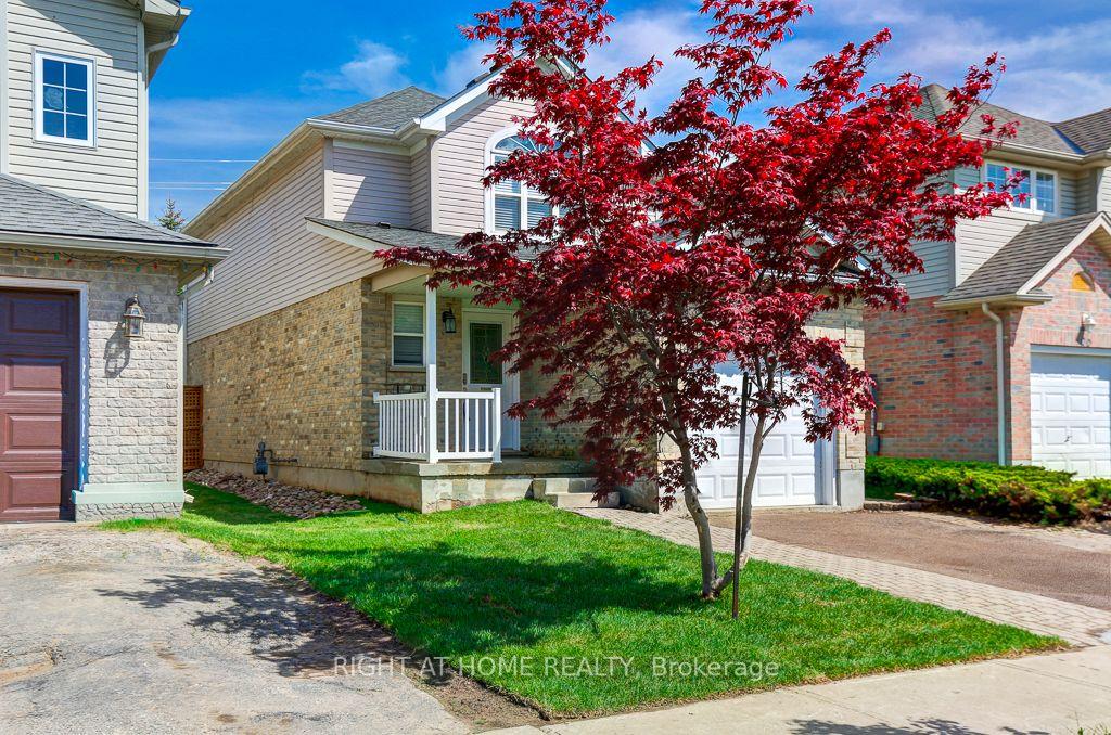 Photo 2 of 402 Lausanne Crescent, Waterloo, Beechwood West — HOMEH