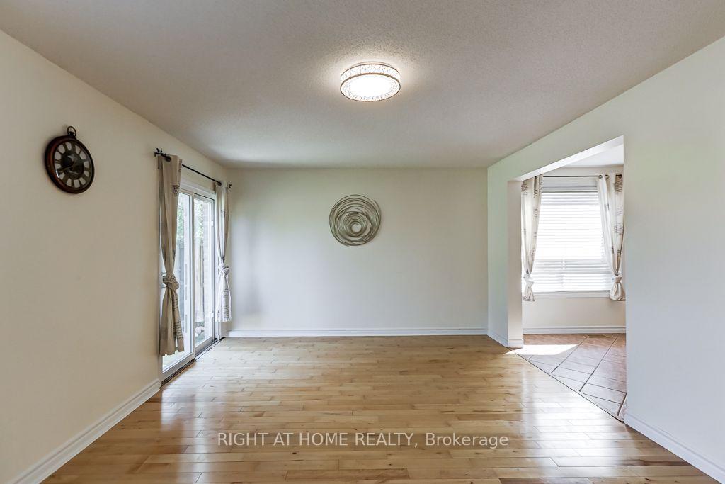 Photo 7 of 402 Lausanne Crescent, Waterloo, Beechwood West — HOMEH