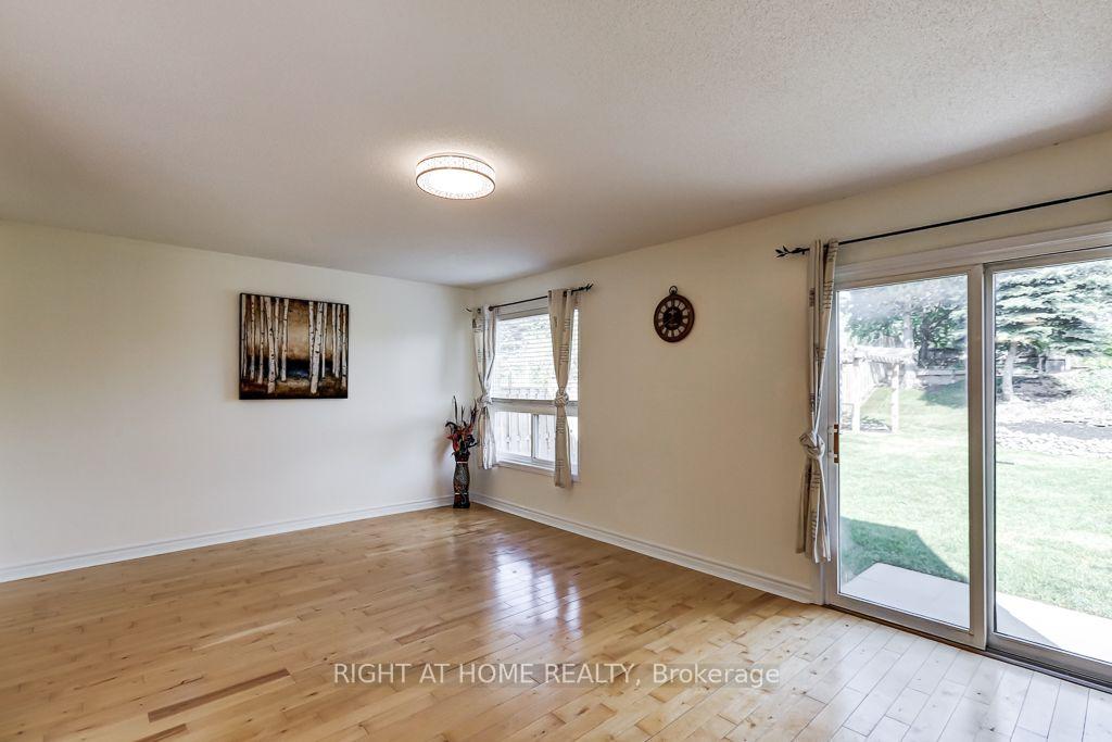 Photo 12 of 402 Lausanne Crescent, Waterloo, Beechwood West — HOMEH