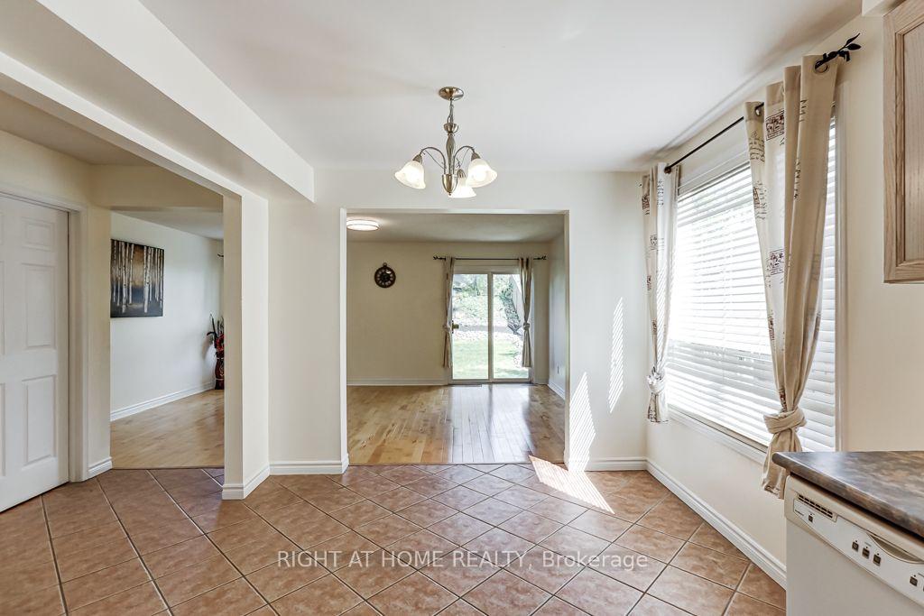 Photo 14 of 402 Lausanne Crescent, Waterloo, Beechwood West — HOMEH