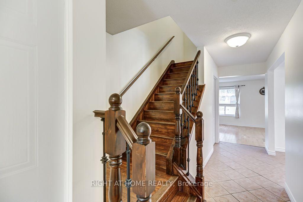 Photo 16 of 402 Lausanne Crescent, Waterloo, Beechwood West — HOMEH