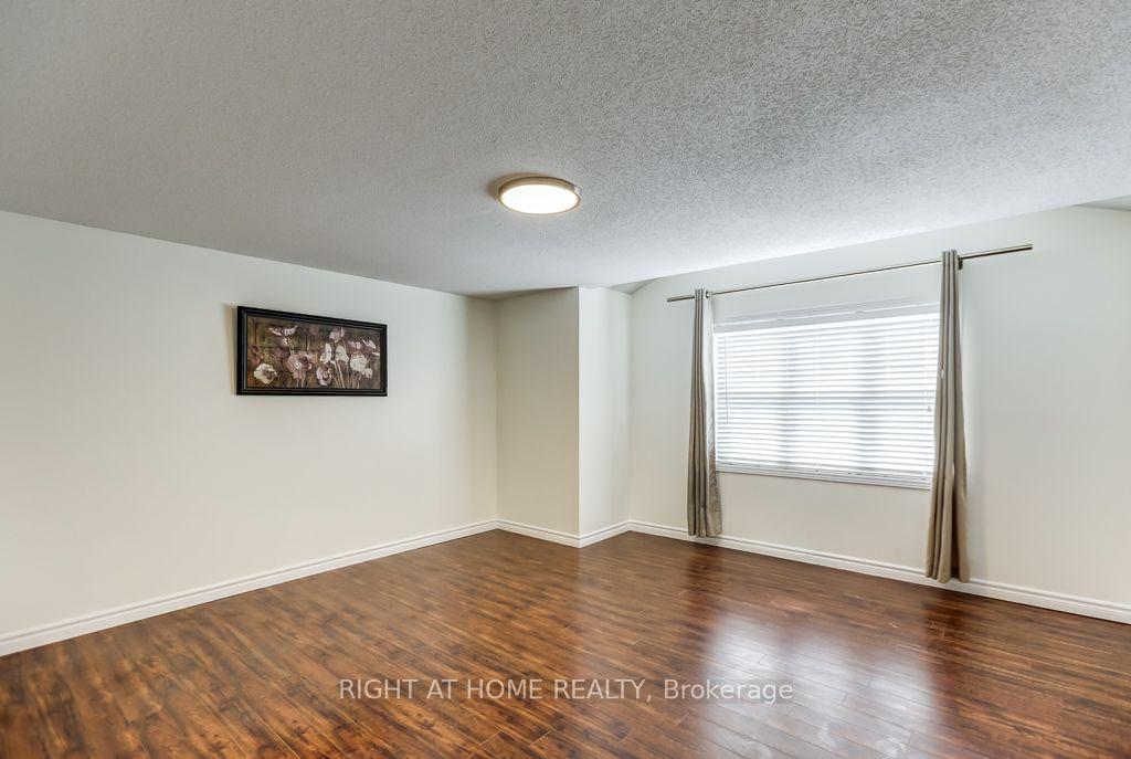 Photo 17 of 402 Lausanne Crescent, Waterloo, Beechwood West — HOMEH