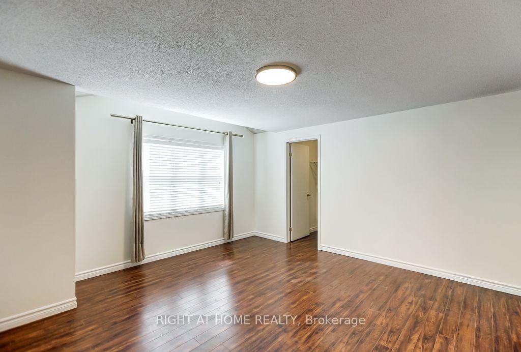Photo 18 of 402 Lausanne Crescent, Waterloo, Beechwood West — HOMEH