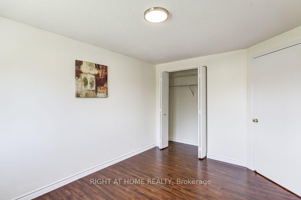 Photo 23 of 402 Lausanne Crescent, Waterloo, Beechwood West — HOMEH