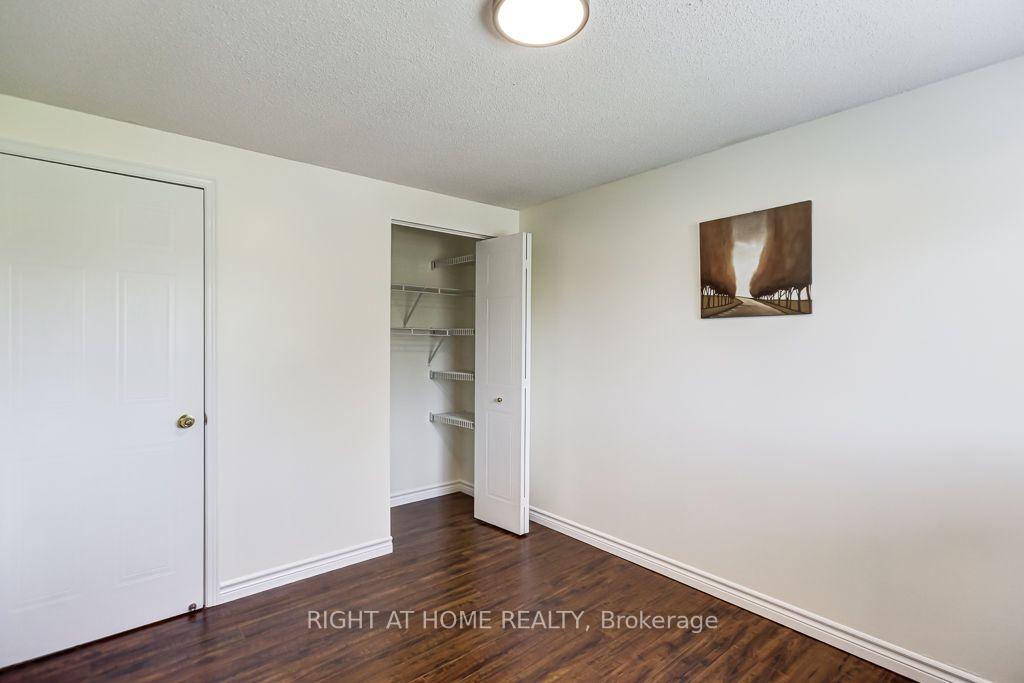 Photo 25 of 402 Lausanne Crescent, Waterloo, Beechwood West — HOMEH