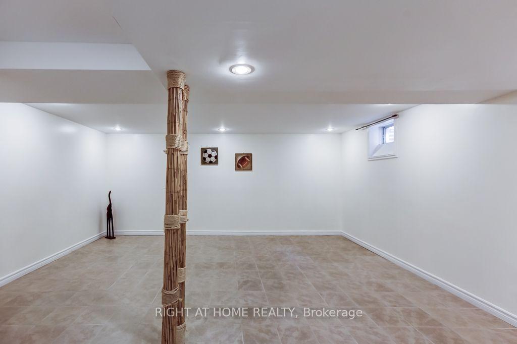 Photo 28 of 402 Lausanne Crescent, Waterloo, Beechwood West — HOMEH