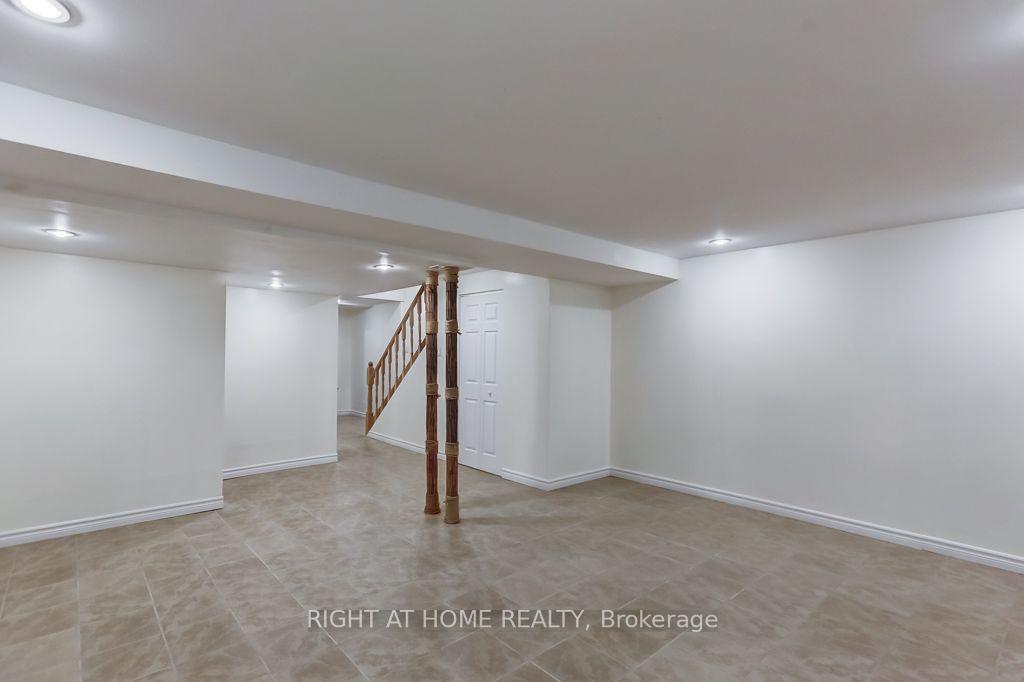 Photo 29 of 402 Lausanne Crescent, Waterloo, Beechwood West — HOMEH