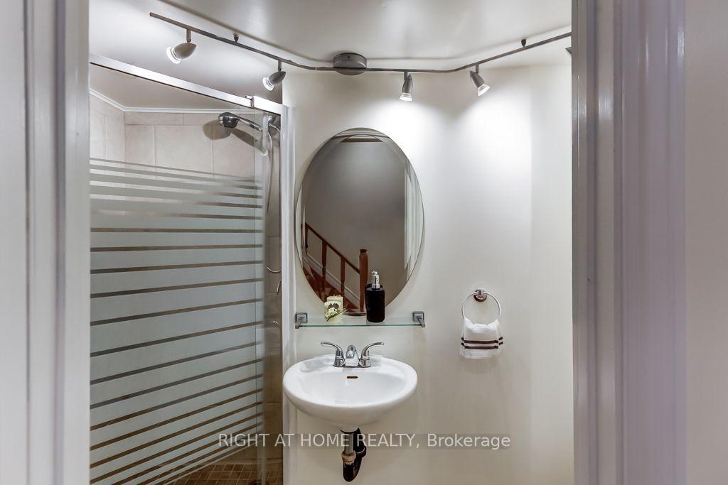 Photo 31 of 402 Lausanne Crescent, Waterloo, Beechwood West — HOMEH